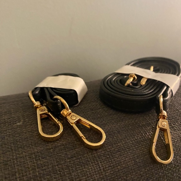 Small practical black crossbody NEW - Picture 4 of 4